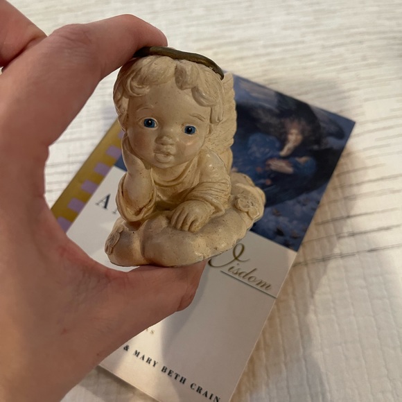 SELLING ALL 3 ANGELS STATUES & BOOK - Picture 6 of 12